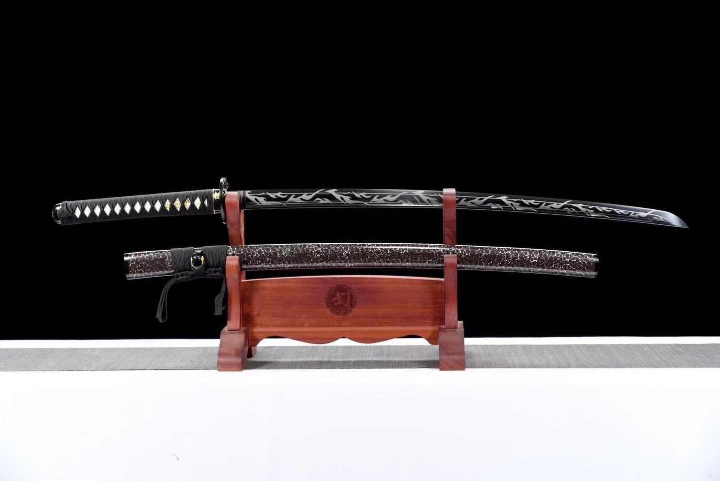 Metal crafts, collectibles, high manganese steel baked black, engraving, handmade samurai swords, full Tang